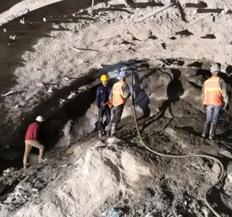 城区拱顶带模注浆料的施工流程及注意事项